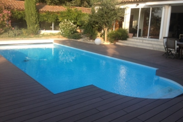 185-plage-de-piscine-en-bois-composite-a-saint-bernard-ain