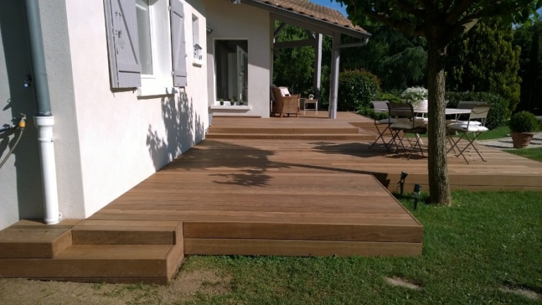 266-terrasse-ipe-a-dardilly-sur-plusieurs-niveaux