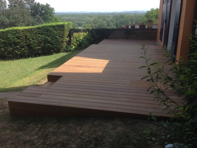300-terrasse-ipe-sur-2-niveaux-a-neyron-ain
