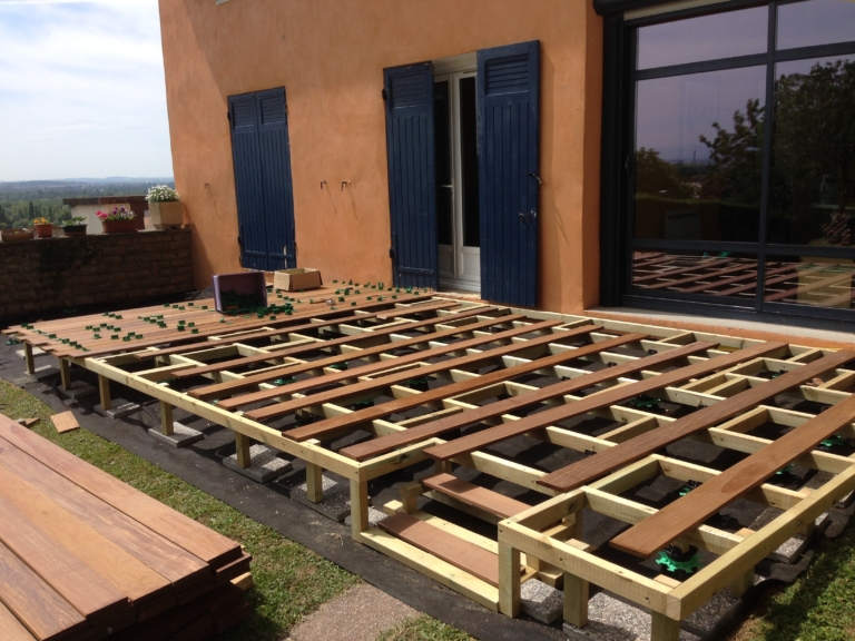 301-terrasse-ipe-sur-2-niveaux-a-neyron-ain