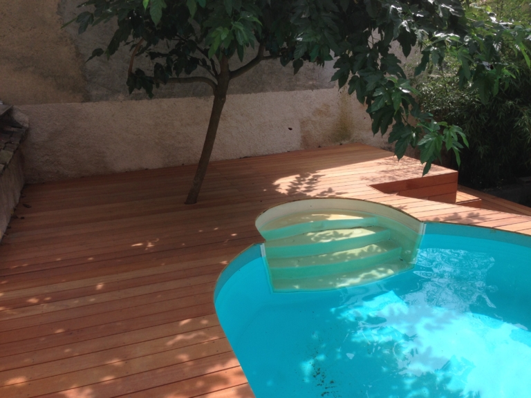 329-plage-de-piscine-en-bois-exotique-murure-a-millery-rhone