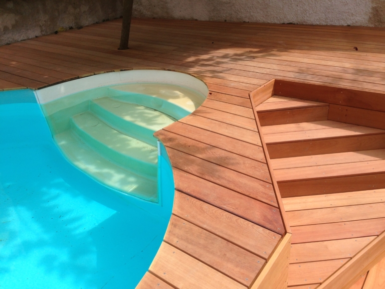 338-plage-de-piscine-en-bois-exotique-murure-a-millery-rhone