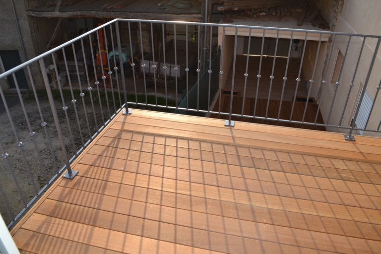 392-balcon-en-bois-exotique-a-dardilly-rhone