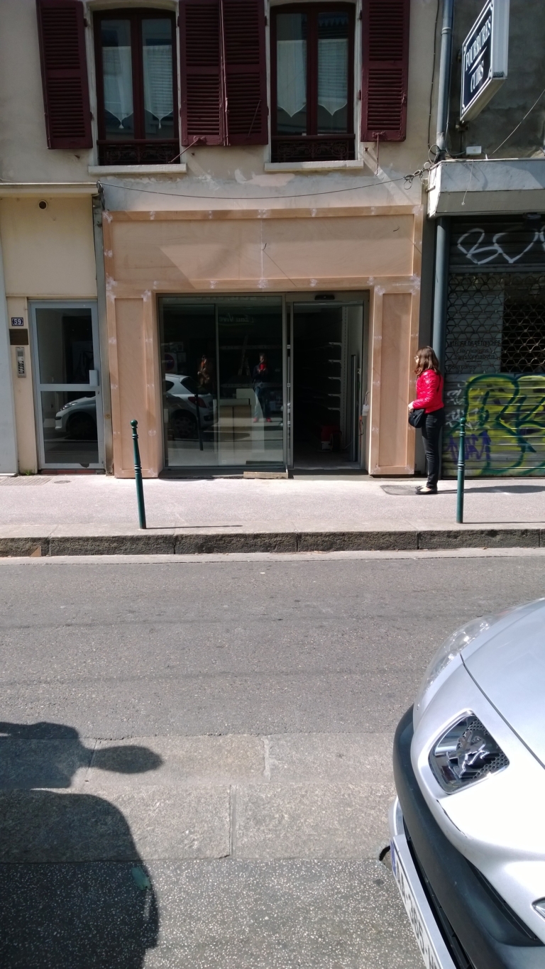 434-habillage-bois-devanture-magasin-a-lyon