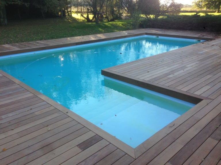 500-belle-plage-de-piscine-en-bois-exotique-ipe-a-savignieux-ain
