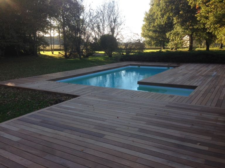 502-belle-plage-de-piscine-en-bois-exotique-ipe-a-savignieux-ain