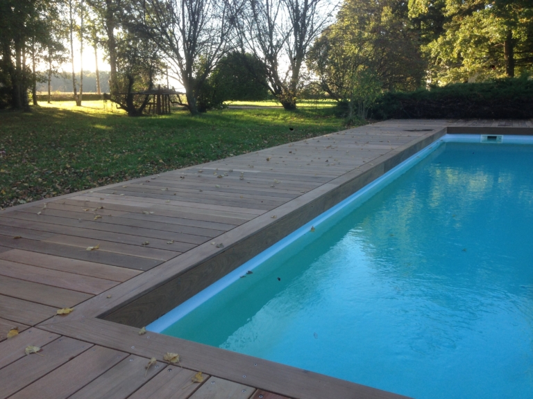 504-belle-plage-de-piscine-en-bois-exotique-ipe-a-savignieux-ain