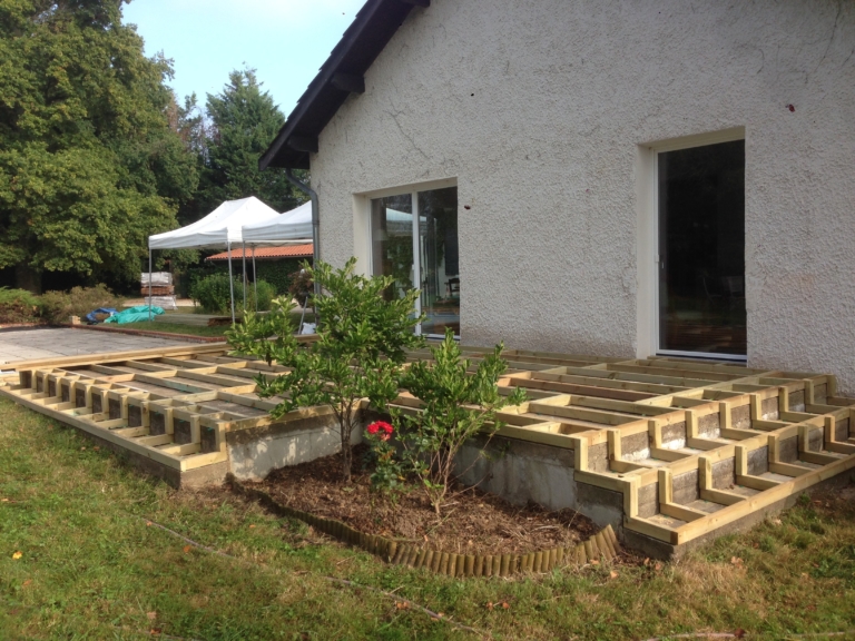 510-belle-plage-de-piscine-en-bois-exotique-ipe-a-savignieux-ain
