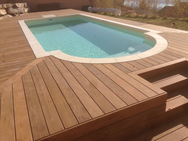 549-plage-de-piscine-en-bois-exotique-ipe-a-chasse-sur-rhone