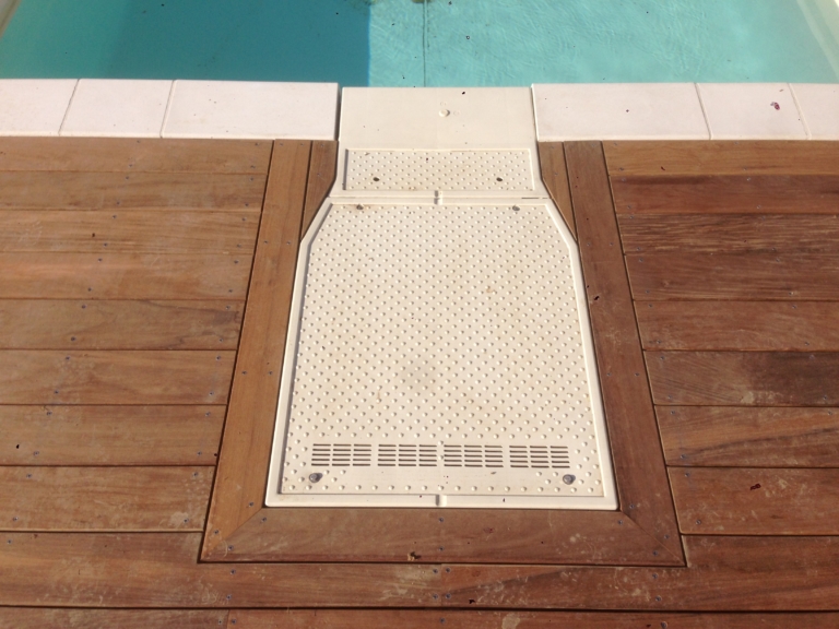 558-plage-de-piscine-en-bois-exotique-ipe-a-chasse-sur-rhone