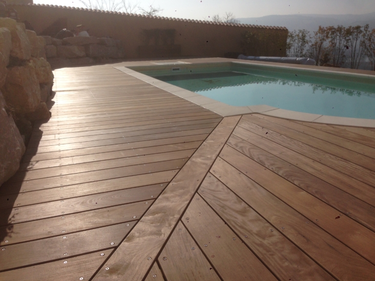 560-plage-de-piscine-en-bois-exotique-ipe-a-chasse-sur-rhone